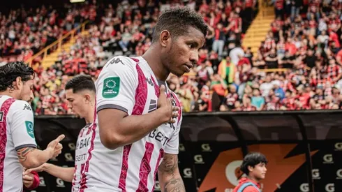 Fidel Escobar es criticado fuertemente por su rendimiento