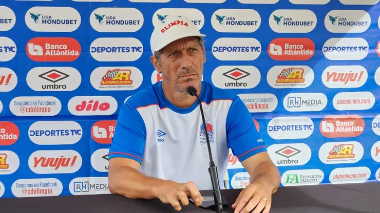 Pedro Troglio, DT de Olimpia.