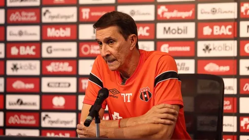 El futuro del entrenador de Alajuelense no está confirmado.
