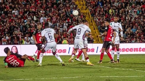 Saprissa doblegó a Alajuelense en el Clásico Nacional.