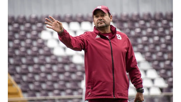 Jeaustin Campos asgura que ha recibido un trato injusto y niega haber insultado a Javon East (Saprissa)