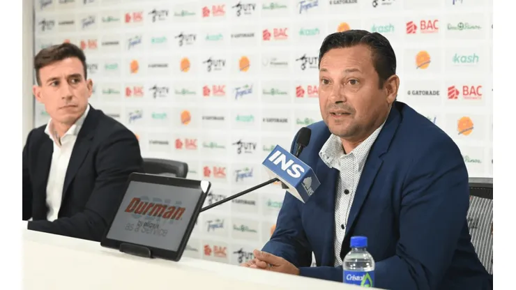 Saprissa responde tras las acusaciones de racismo contra Jeaustin Campos y Ángel Catalina.