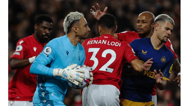 Keylor Navas resistió hasta donde pudo y Nottingham Forest perdió 2-1 ante Newcastle (VIDEO)