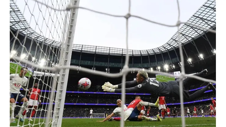 Preocupación para Keylor Navas en el Nottingham Forest