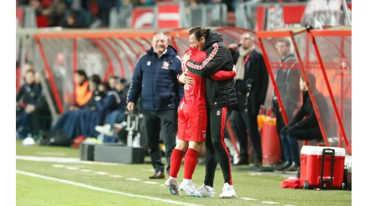 Manfred Ugalde volvió al gol con Twente en Eredivisie de los Países Bajos.
