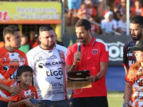 El emotivo homenaje de Puntarenas y Alajuelense a Roger Rojas