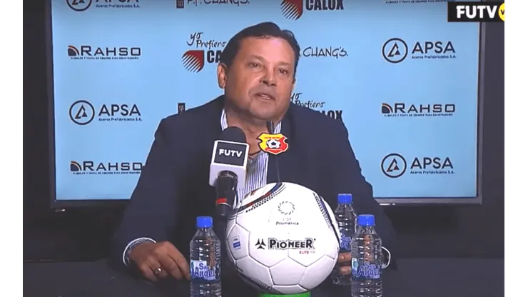 Jeaustin Campos dejó libre de culpas al árbitro central a pesar de las 3 expulsiones en contra de su equipo (FUTV)