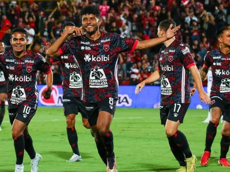 Con muchos goles y buen fútbol, Alajuelense venció a Cartaginés y sigue líder