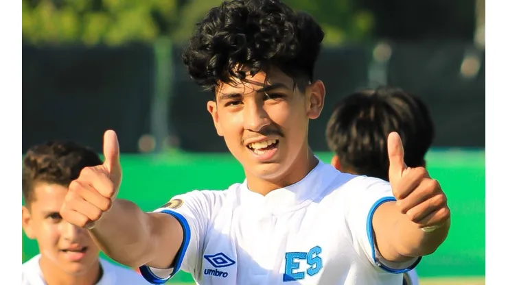 El Salvador golea a Surinam para avanzar a los octavos de final