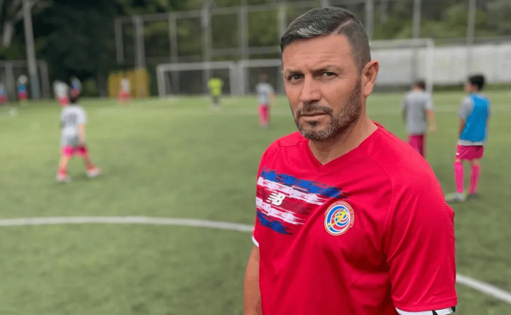 Rolando Fonseca fue muy crítico con Claudio Vivas (Rolando Fonseca, Facebook).