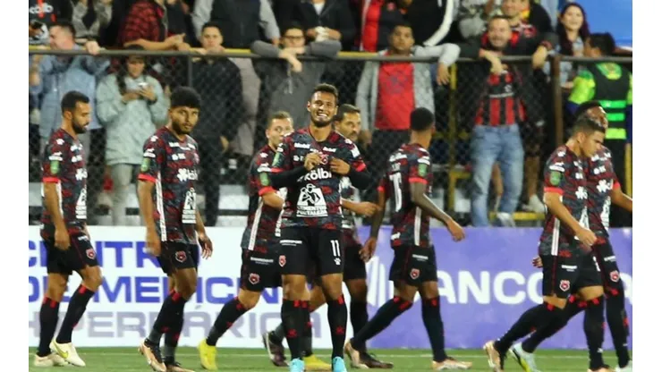Alajuelense humilló a Herediano en su propia casa y es más lider que nunca (LDA)