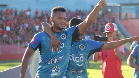 Rolando Blackburn marcó su segundo tanto en El Salvador