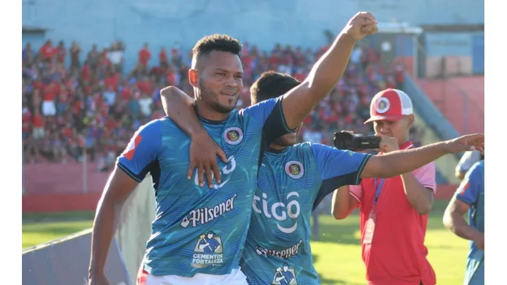 Rolando Blackburn marcó su segundo tanto en El Salvador