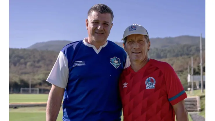 Pedro Troglio defiende a Diego Vásquez