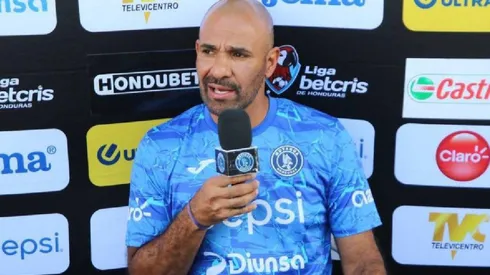 Ninrod Medina salió molesto con el arbitraje del Olimpia vs Motagua