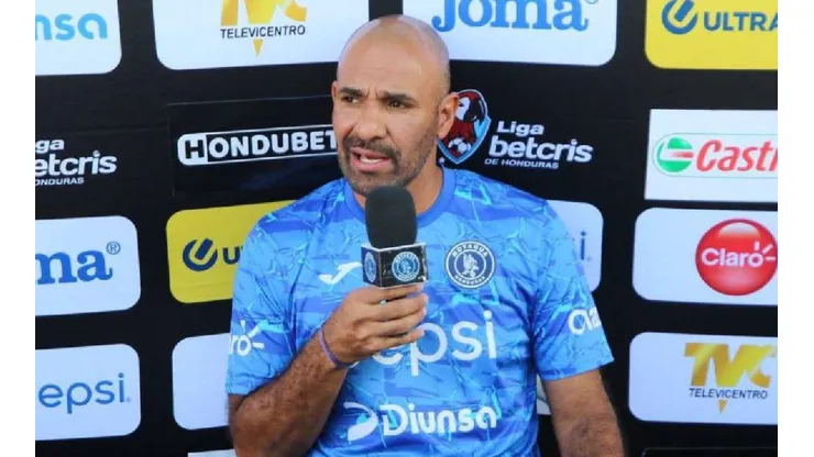 Ninrod Medina salió molesto con el arbitraje del Olimpia vs Motagua