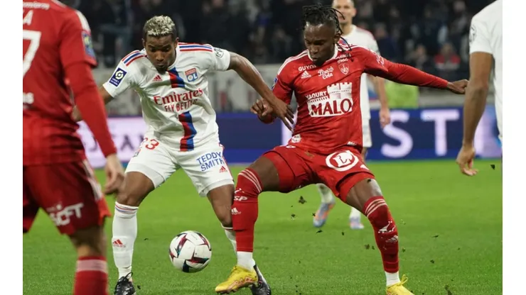 Alberth Elis debutó con el Stade Brestois