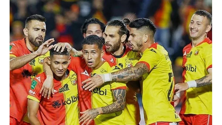 Los florenses remontaron el juego ante San Carlos en solo 8 minutos (CSH)