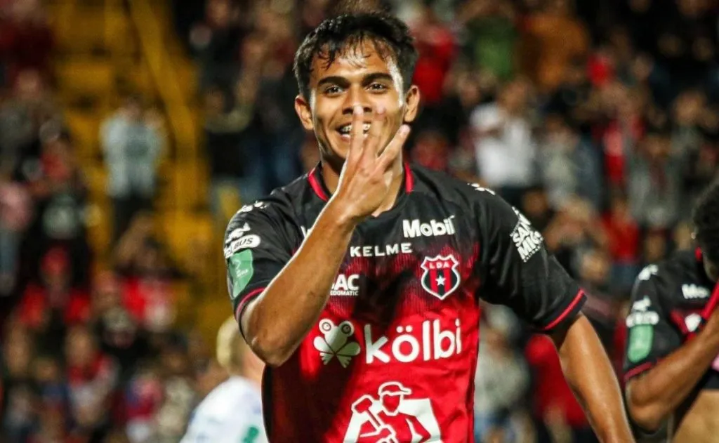 Aarón Suárez inició con todo el 2023 y ya es líder de goleo en el torneo (LDA)