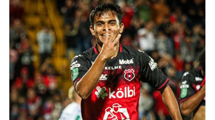 Aarón Suárez inició con todo el 2023 y ya es líder de goleo en el torneo (LDA)