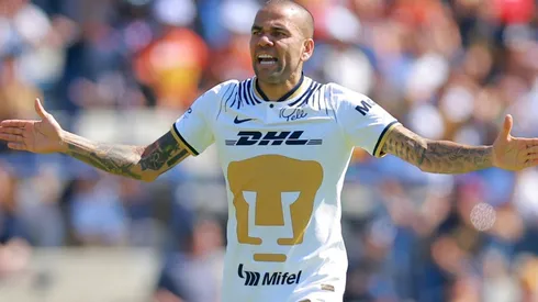 Dani Alves queda fuera de Pumas tras ser enviado a prisión