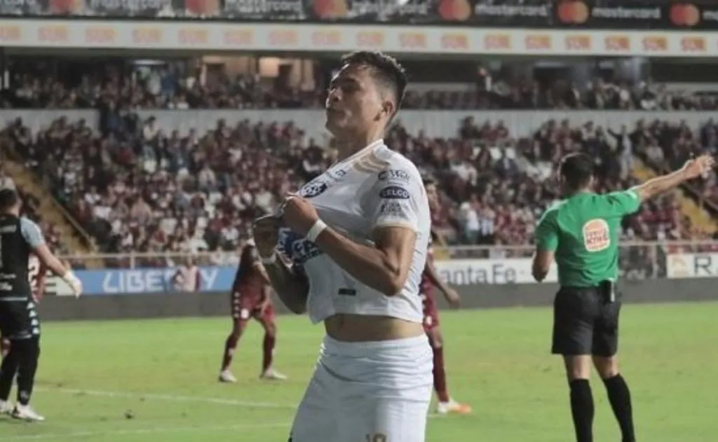 Saprissa pone la mira en Carlos Barahona (SC Cartaginés).