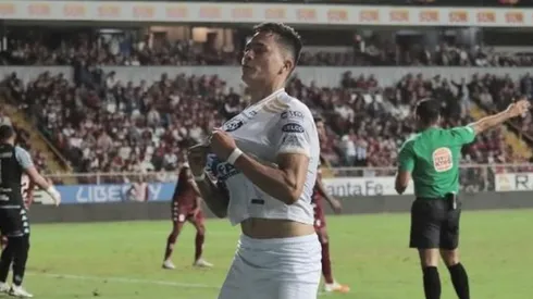 El motivo "extra cancha" que tiene marginado a Carlos Barahona de Cartaginés.