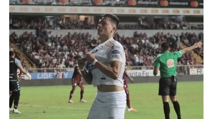 El motivo "extra cancha" que tiene marginado a Carlos Barahona de Cartaginés.