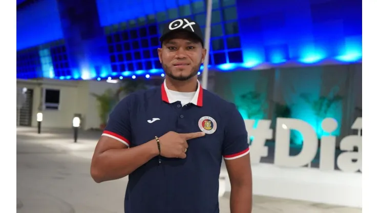Blackburn habló con dos panameños al llegar a FAS