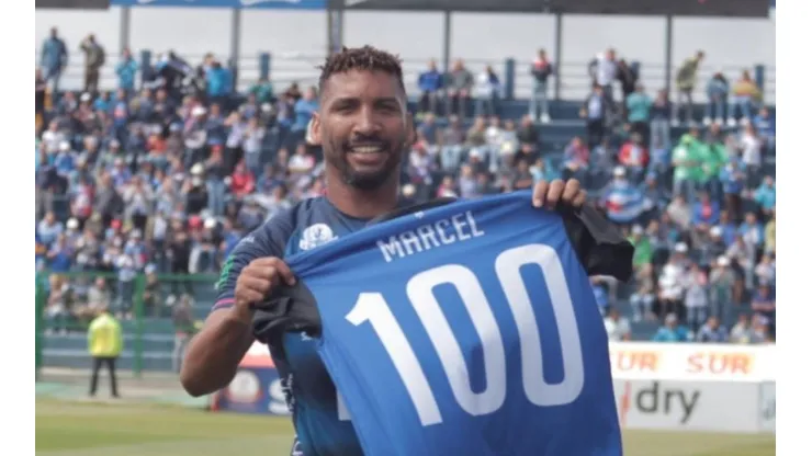Marcel Hernández llegó a 100 goles en Costa Rica.