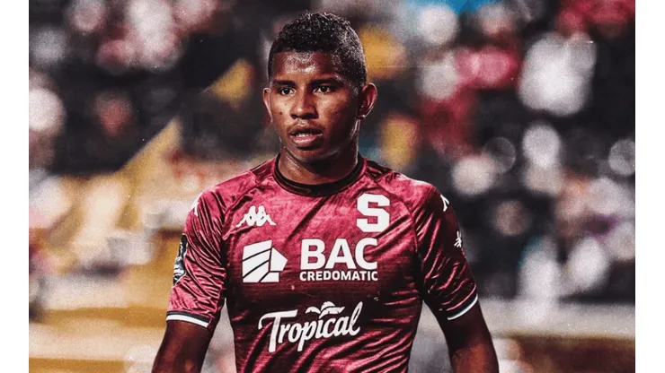 Fidel Escobar rechazó jugar la Copa Libertadores para quedarse en el Saprissa.