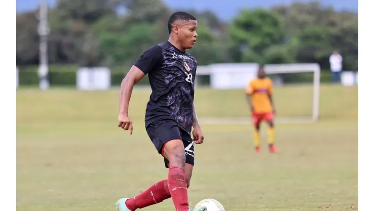 Kahiser Lenis jugará en el fútbol colombiano