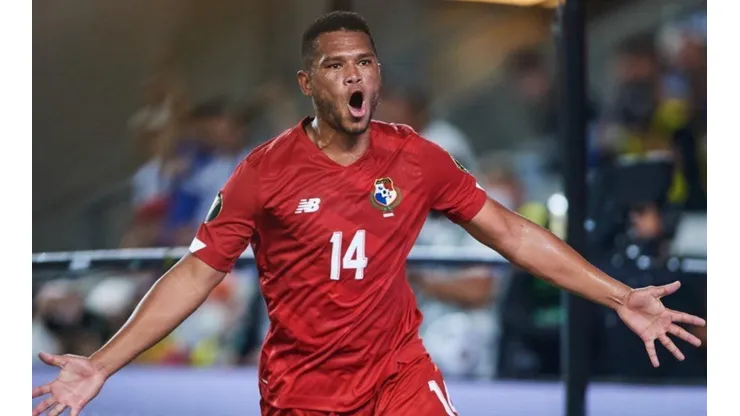 Rolando Blackburn firmó con el FAS de El Salvador para este 2023