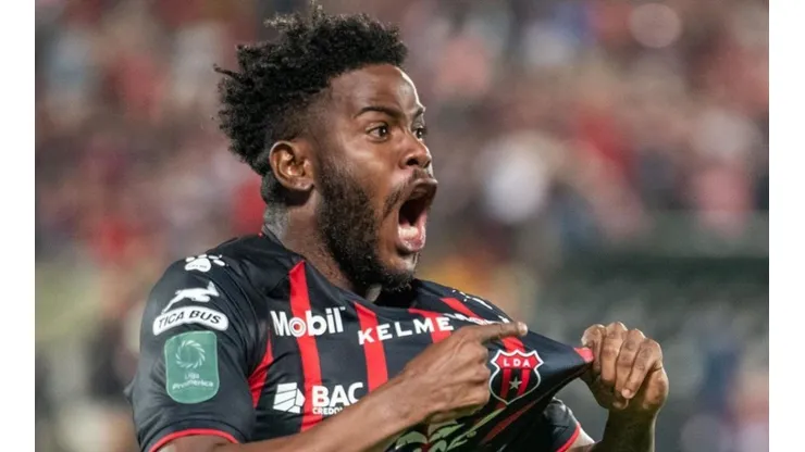 Freddy Góndola afirmó que rechazó ofertas en este mercado