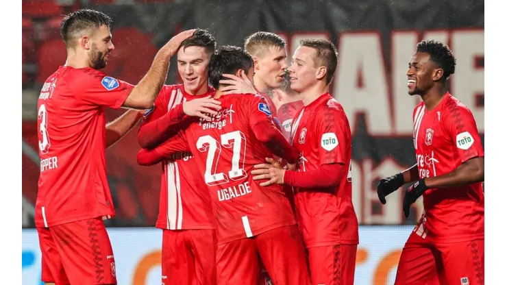 El twente avanzó a la siguiente ronda en el torneo de Copa en Países Bajos (FC Twente)