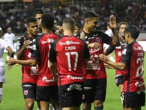 Bryan Ruiz seguirá "presente" en Alajuelense por tiempo indefinido