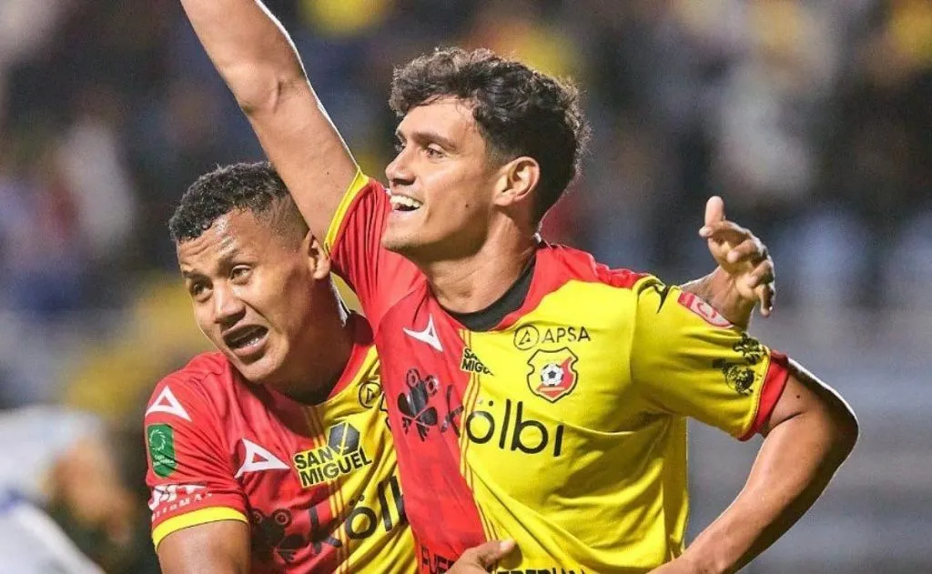 Yeltsin Tejeda (Herediano).