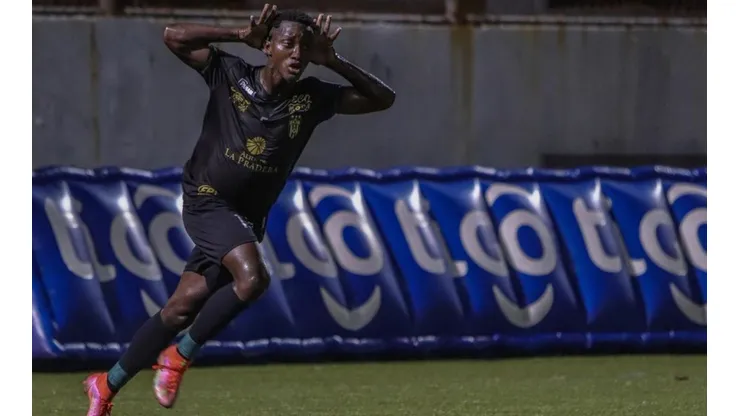 Alexis Palacios se traslada al fútbol sudamericano