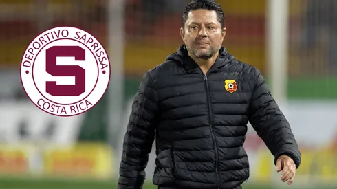 El guiño de Jafet Soto a un jugador del Deportivo Saprissa.