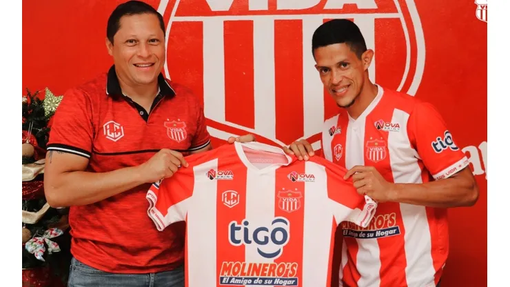 Jesse Moncada firmó y fue presentado oficialmente con los cocoteros (Social Vida)