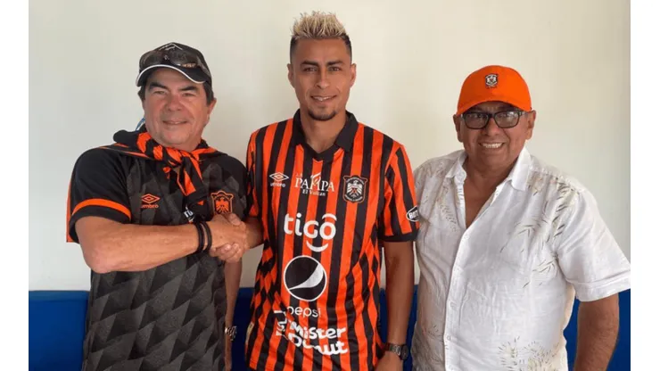 El video olvidado de Darwin Cerén que adelantó su regreso al fútbol de El Salvador: "Crecí jugando en Águila".