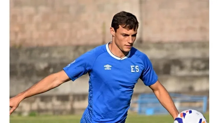 Oficial: futbolista de El Salvador jugará en Argentina