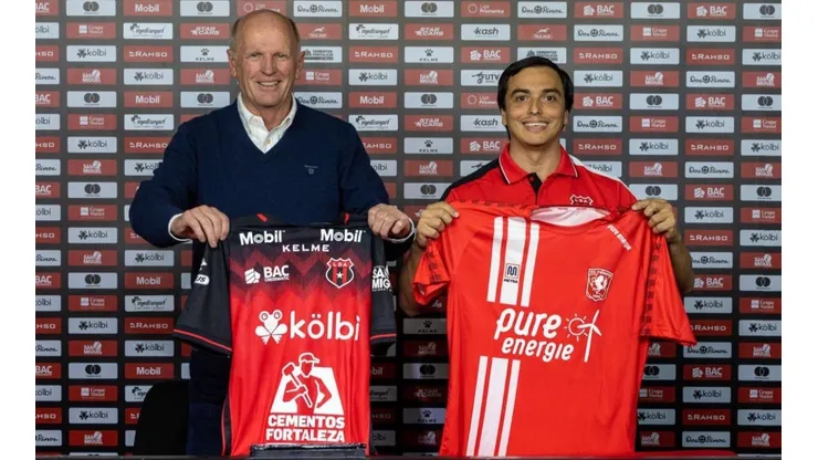 Alajuelense y FC Twente firmaron una alianza estratégica de cooperación entre clubes (LDA)