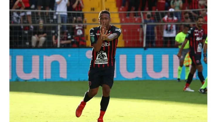Gabriel Torres podría volver a Alajuelense