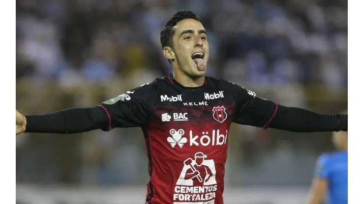 Bernald Alfaro concluyó su etapa como jugador de Alajuelense.
