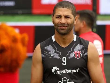 Álvaro Saborío se vestirá de rojinegro una vez más