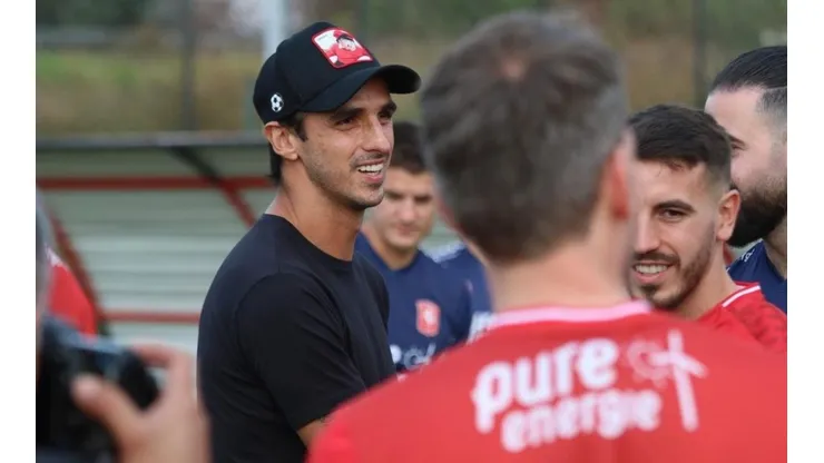 Bryan Ruiz visitó a su exequipo en el CAR de Aalajuelense (LDA)