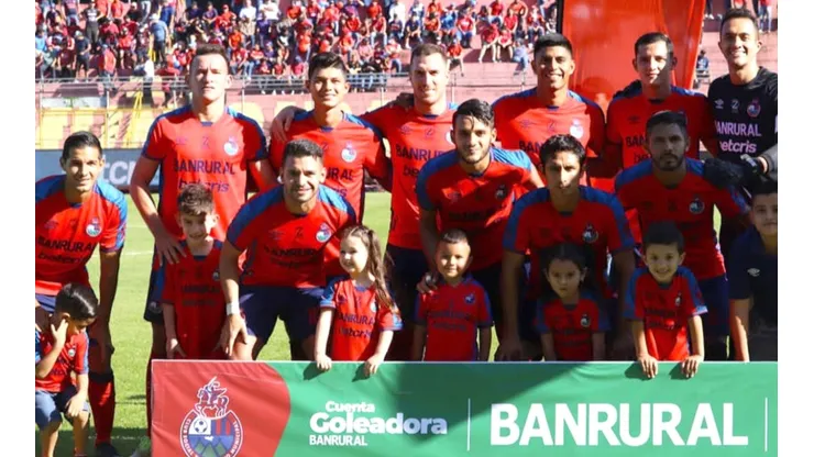 Municipal da de baja a tres jugadores