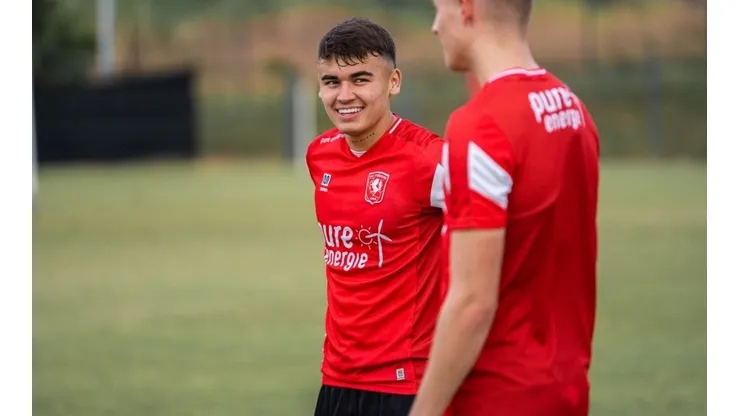 Manfred Ugalde en las prácticas con el FC Twente (FC Twente)
