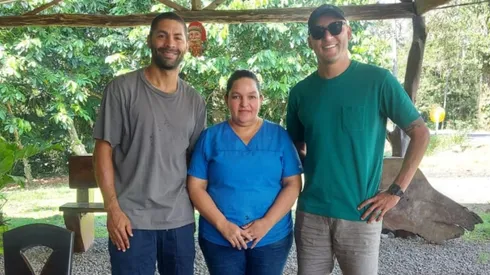 Navas y Saborío en su paseo por Guatuso (Guatusotv Channel)